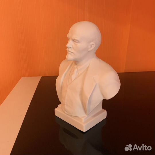 Бюст Ленина