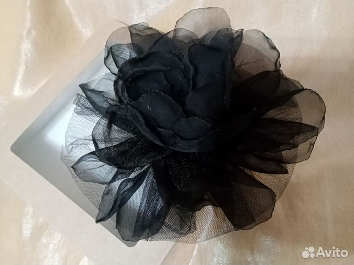 Брошь цветок из ткани