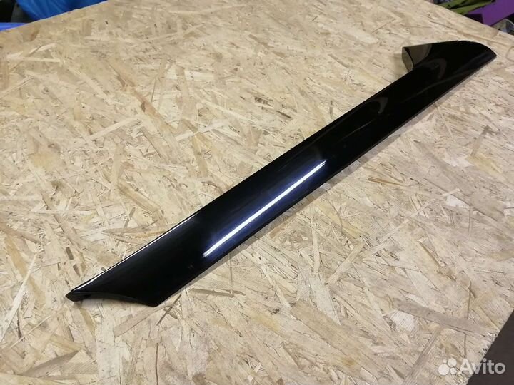 Накладка лобового стекла левая Ford Explorer 5