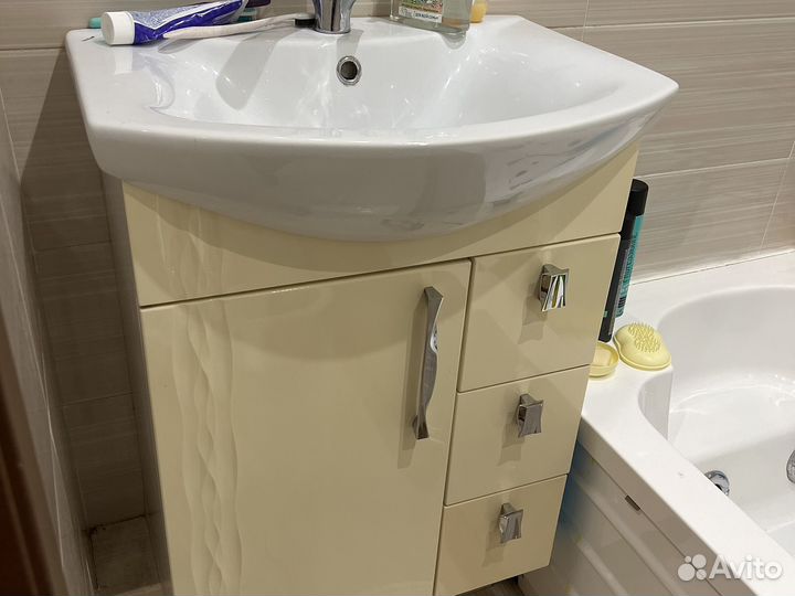 Продам мебель в ванную