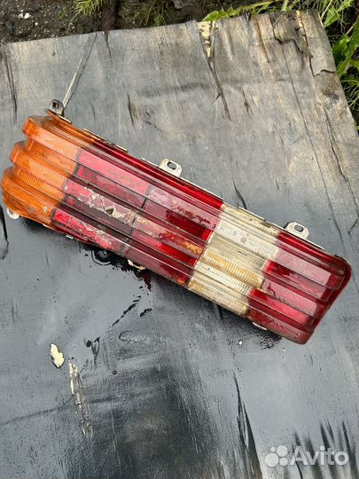 Задний правый фонарь Mercedes w126