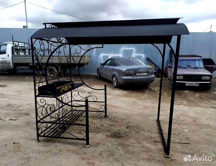 Мангал с крышей