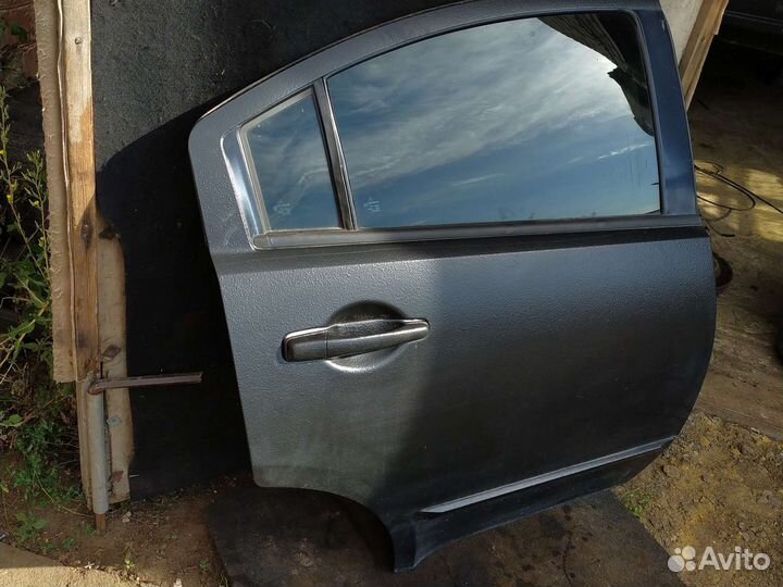 Задняя правая дверь mitsubishi galant 9