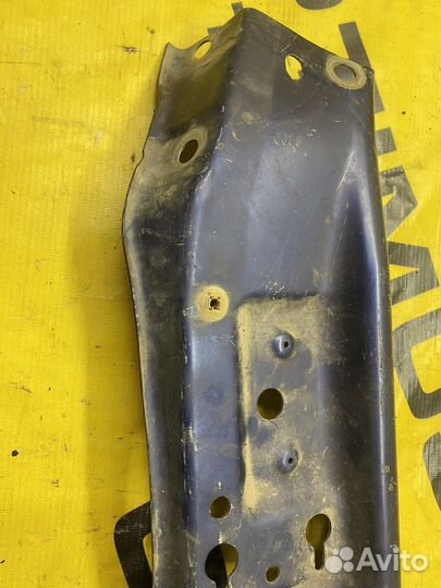 Верхняя рамка радиатора Opel Astra H