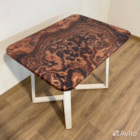 Кухонный стол 'Afraid Casino'