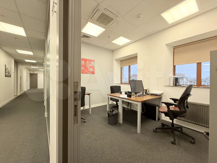 Небольшой офис с мебелью на Проспекте мира