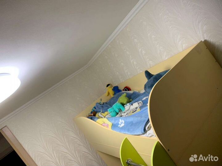 Двухъярусная детская кровать+ шкафы, стол