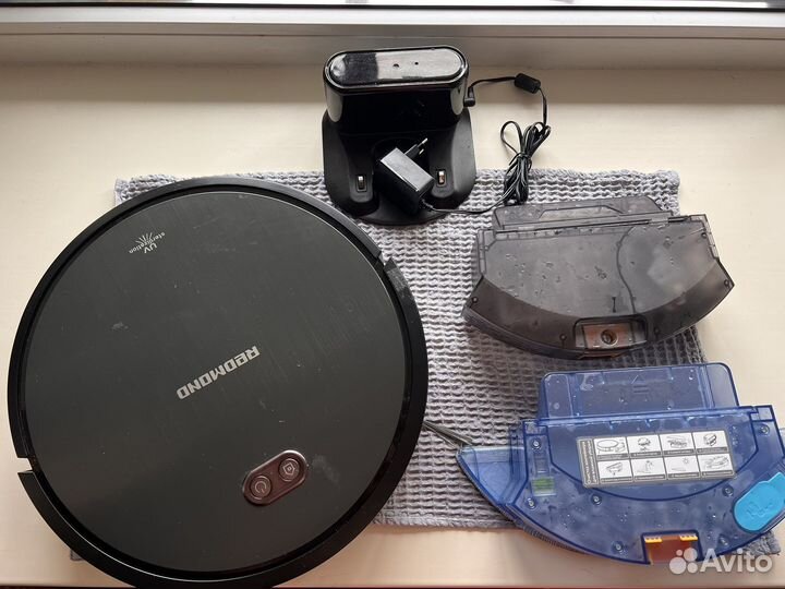 Робот-пылесос Redmond