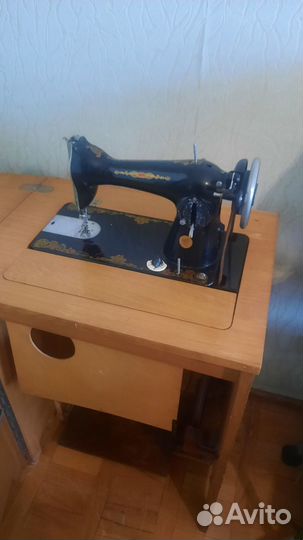Швейная машинка бу ножная - тумбочка