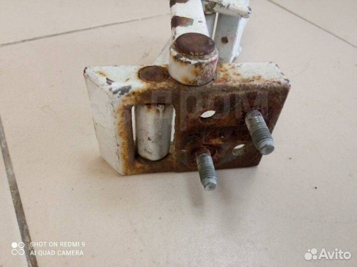 Петля двери задняя правая Ford Transit