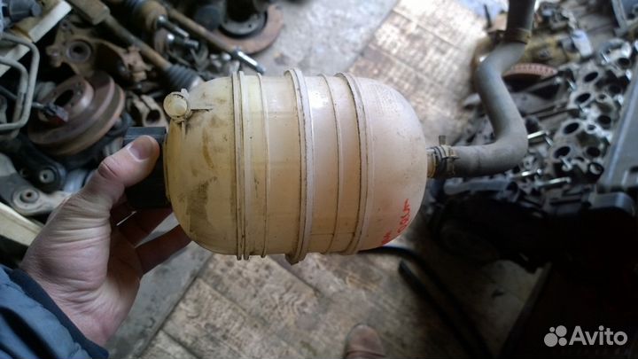 Расширительный бачок Пежо 206