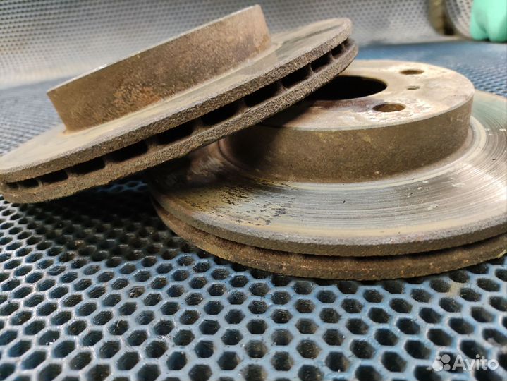 Диск тормозной передний Toyota vitz