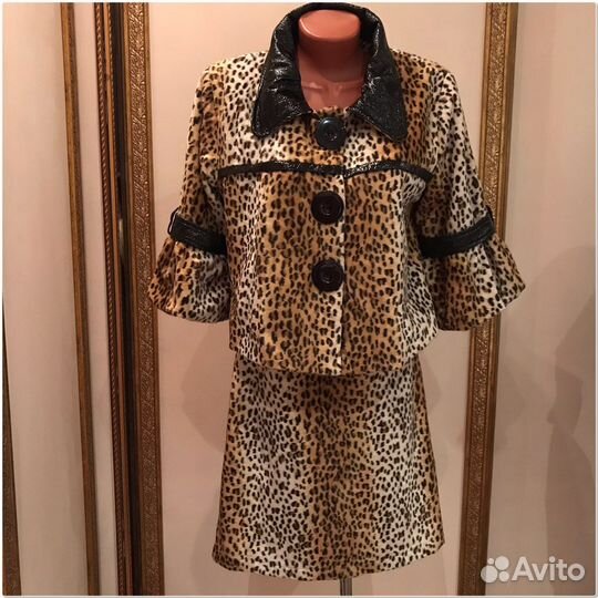 Костюмы женские