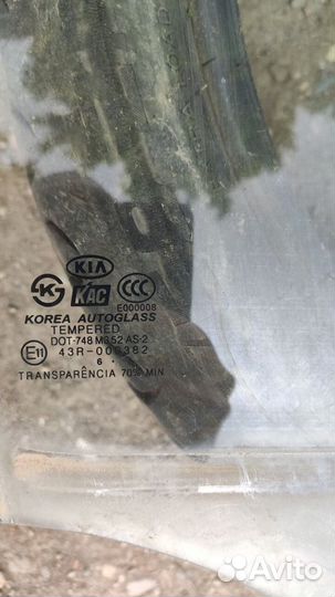 Переднее правое стекло KIA Sorento 1 BL