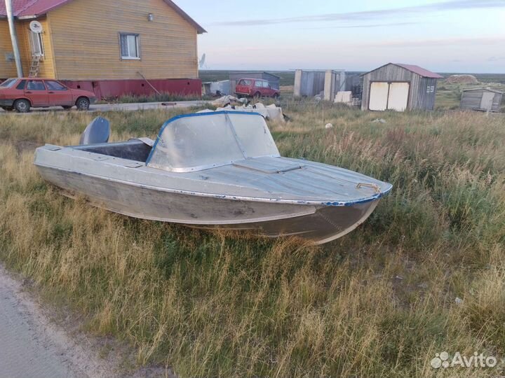 Продаётся лодка с мотором