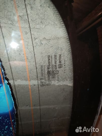 Стекло лада гранта Лифтбек на крышку багажжика