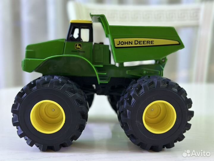 Джип внедорожник John Deere