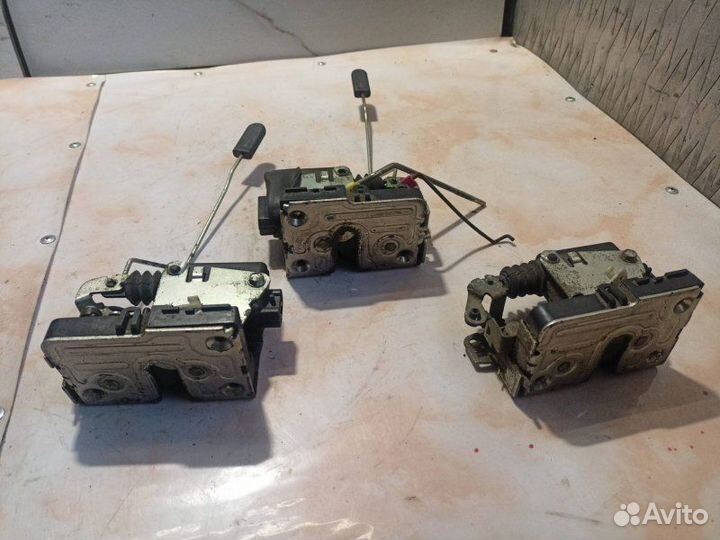 Замок двери Renault Logan K7M 710 2007