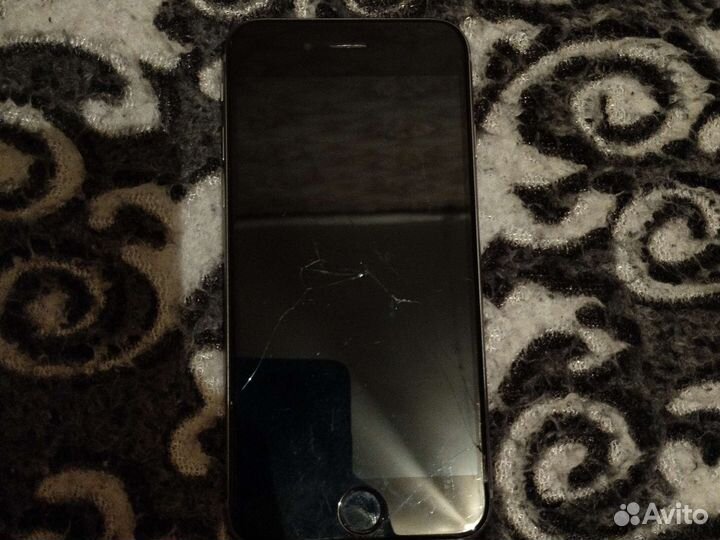 Телефон iPhone 6s