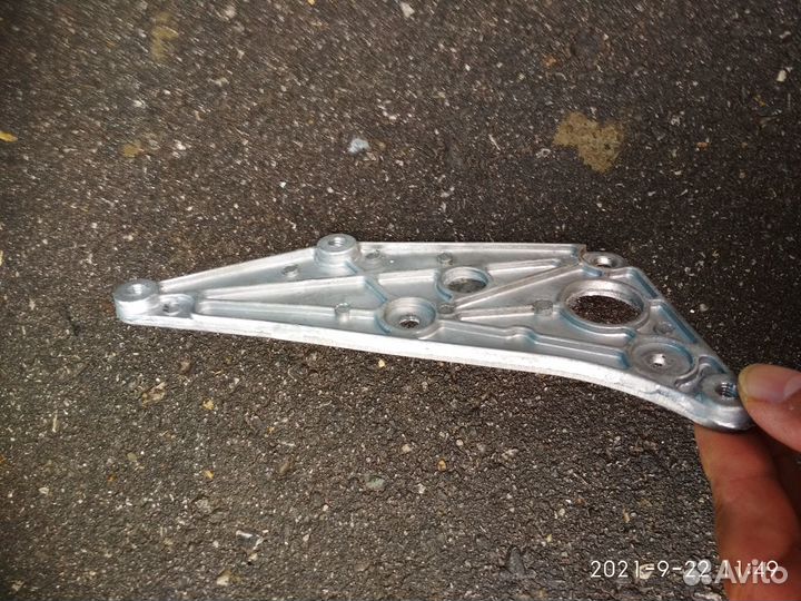 Кронштейн зеркала (н/об) внутр. пластины прав