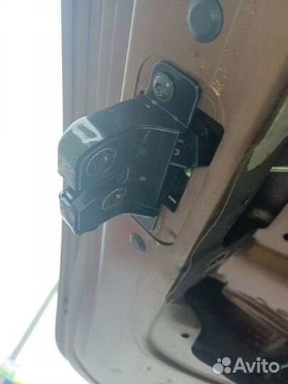 Замок багажника Duster, Sandero, Nissan Terrano 3