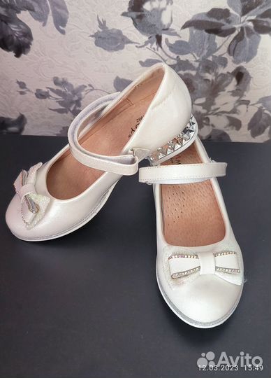 Туфли для девочки новые