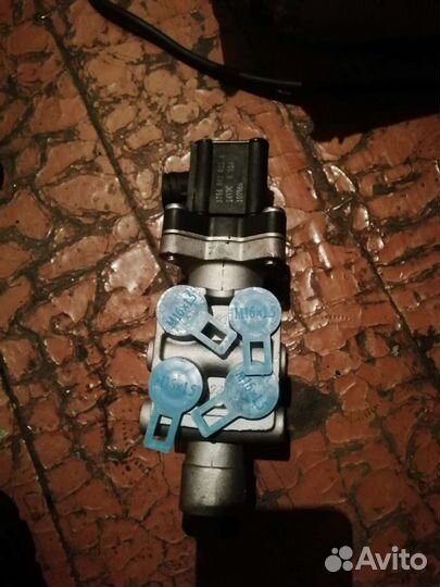 Клапан упр.подъемной оси