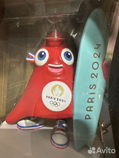 Статуэтка серфер олимпиада 2024 талисман