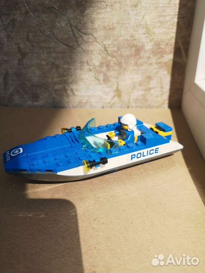 Лего полицейская лодка