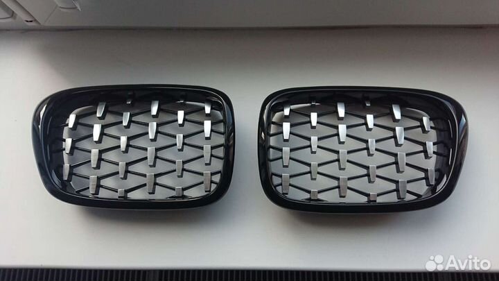 Ноздри решетки бмв Е39 diamond 2020