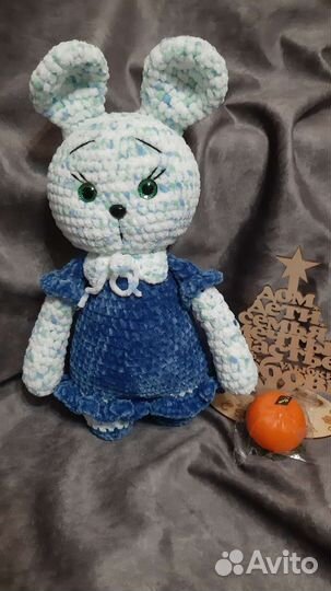 Вязаный заяц плюшеый игрушка ручной работы