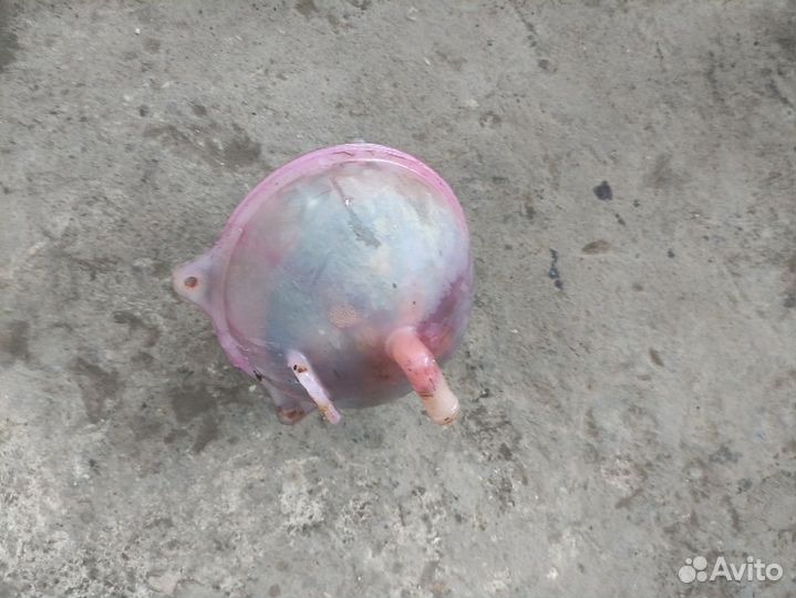 Расширительный бачок Volkswagen Passat B3