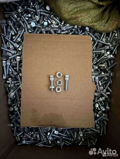 Болт с гайкой для крепления сегментов Шумахер