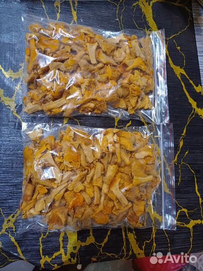 Грибы лисички в наличии