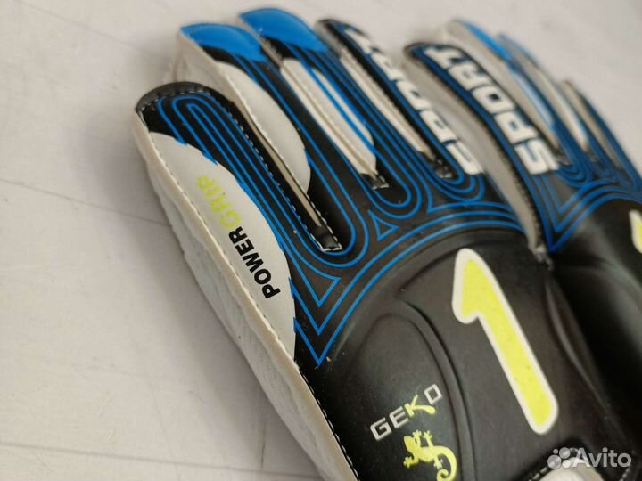 Вратарские перчатки