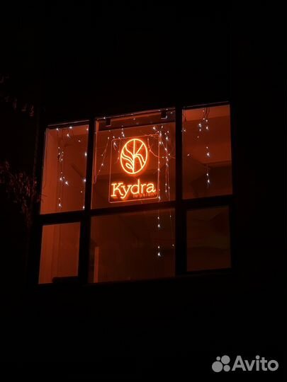 Неоновая вывеска