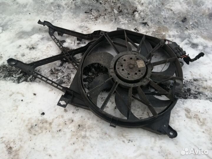 Вентилятор радиатор с кожухом Opel Zafira B Astra