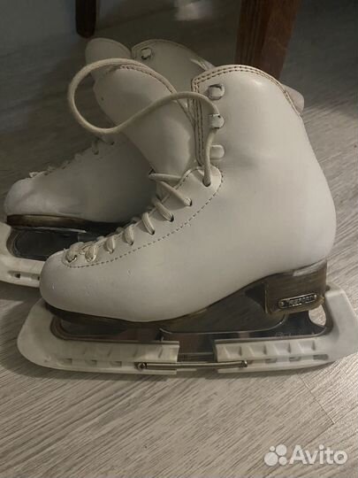 Фигурные коньки risport