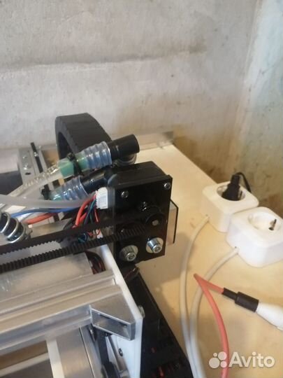 Лазерный CO2 станок, рабочее поле 1550х840мм