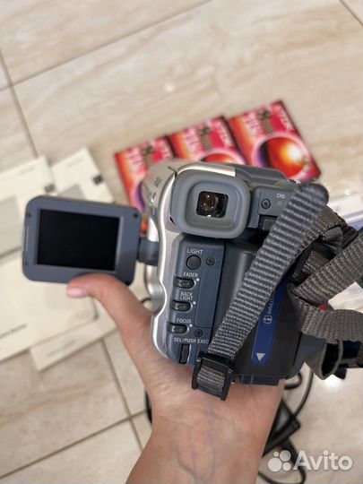 Видеокамера Sony Handycam DCR-TRV265E Новая