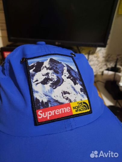 Новая кепка tnf & supreme