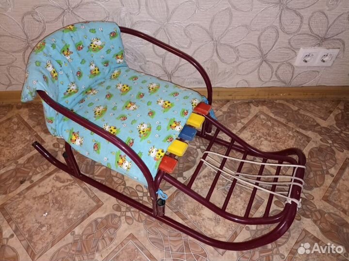 Детские санки с матрасиком и ручкой