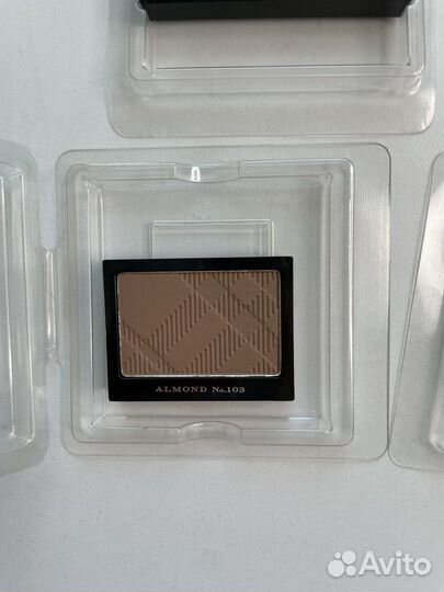 Румяна Burberry Light Glow Blush, тени 103, 202