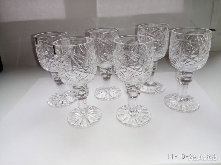Рюмки, стопки, вазы из хрусталя и стекла