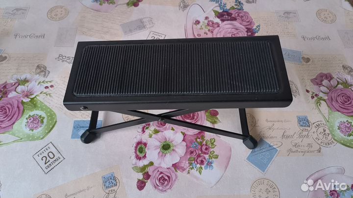 Поставка под ногу гитариста