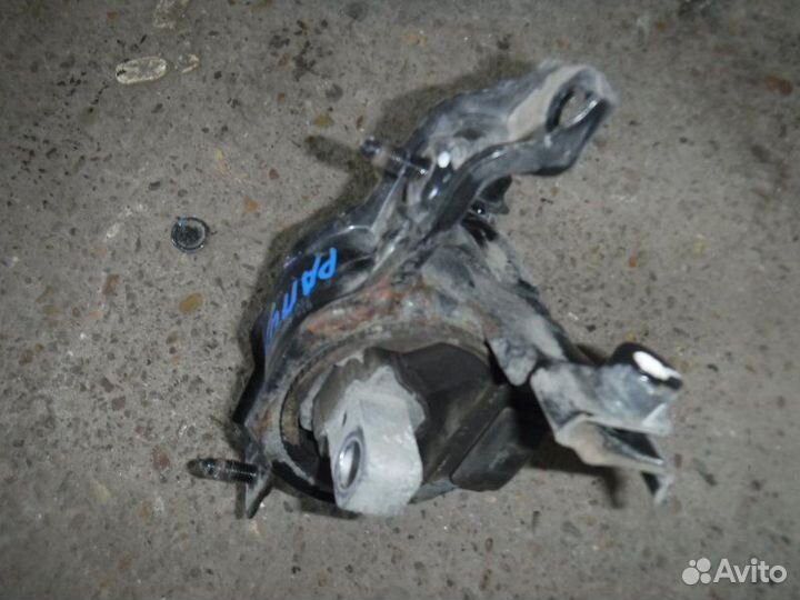 Опора двигателя левая Skoda Rapid cwvb 2015