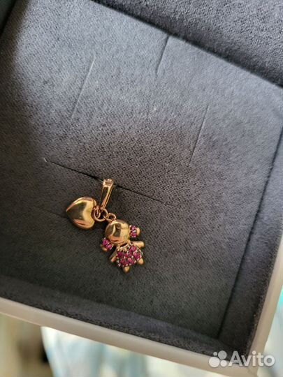 Золотой кулон