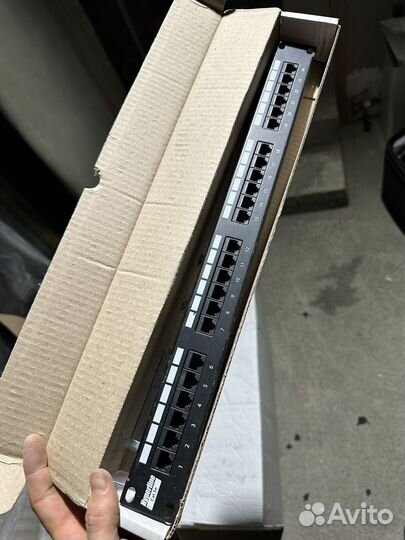 Патч панель на 24 юнита Hyperline Cat.5e