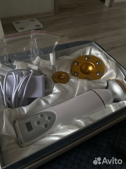 Вакуумный массажер для лица и тела