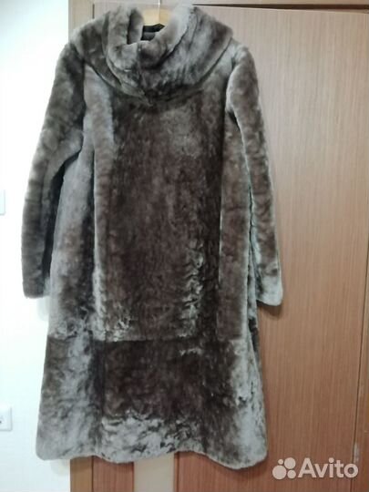 Шуба мутоновая с капюшоном 52-54 разм
